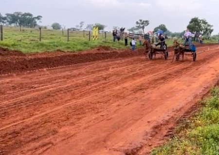 Corrida da Carroça é tradição no interior de Mato Grosso do Sul (vídeo)