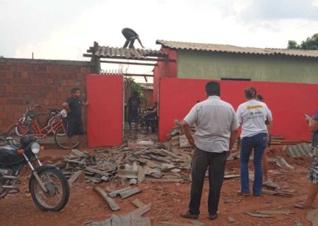 Temporal causa destruição e deixa mais de 4 mil casas sem energia em Aquidauana