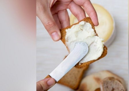 Misturei limão com leite e fiz o melhor queijo caseiro: agora só quero comer este