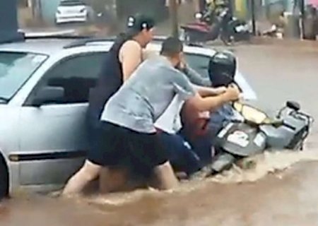 Chuva de mais de 90 milímetros causa inundações em ruas de Ponta Porã e Pedro Juan