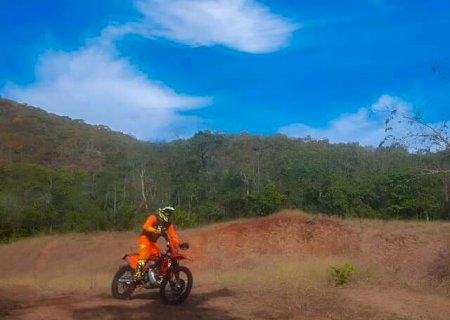 Bate e volta tem trilh&atilde;o de moto, rota das cachoeiras e churrasco