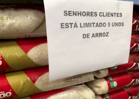 Alguns supermercados do MS limitam venda de arroz por problemas de logística causados por enchentes