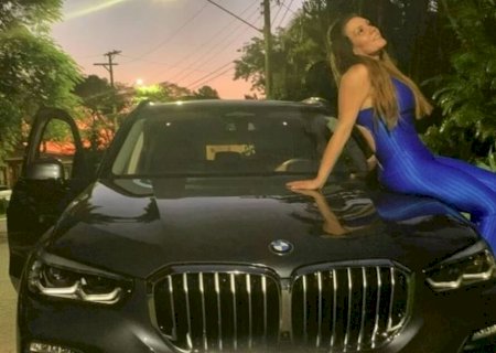 Simony devolve carro de luxo presenteado por 'admirador secreto'