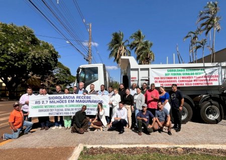 Sidrolândia recebe caminhão, rolo compactador, pá carregadeira e motoniveladora