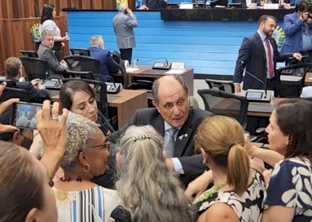 Zé Teixeira intercede para garantir estradas em Camapuã