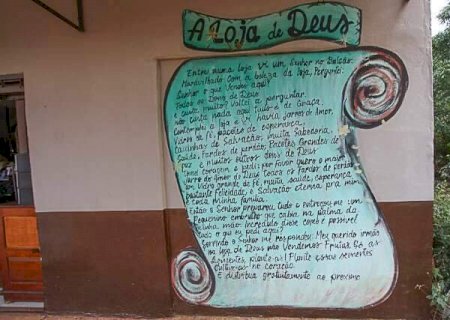 Em &lsquo;Loja de Deus&rsquo; vende tudo o que voc&ecirc; imaginar, menos B&iacute;blia