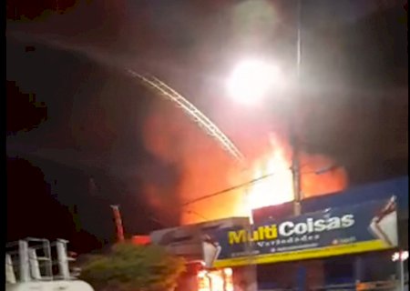 Autoescola pega fogo em Douradina (Vídeo)