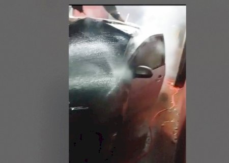 Veículo é incendiado no município de Douradina; autores deixam bilhete de aviso (Vídeo)