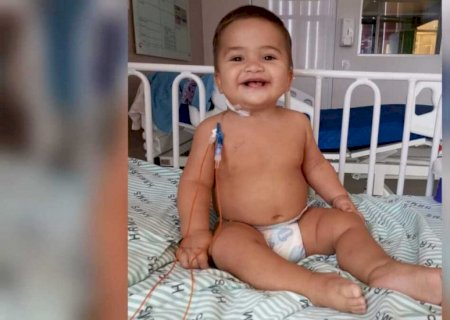 Na luta contra tumor maligno na coluna, bebê precisa de exame para evitar crescimento do câncer