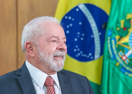 ‘Firme e forte’: Lula caminha por hospital e diz que está pronto para voltar para casa