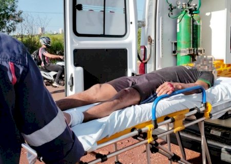 Motociclista é socorrido com vários ferimentos após sofrer acidente no Anel Viário