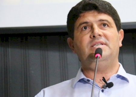 Prefeito adota economia de guerra com suspensão de contratações, compras e cobra relatório das dívidas