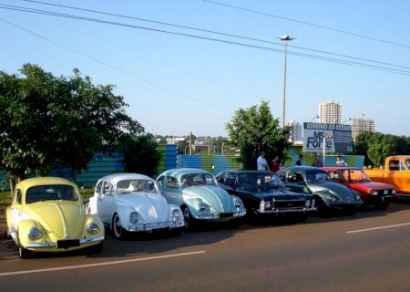Encontro de Fuscas e carros antigos reúne diversos modelos em Campo Grande