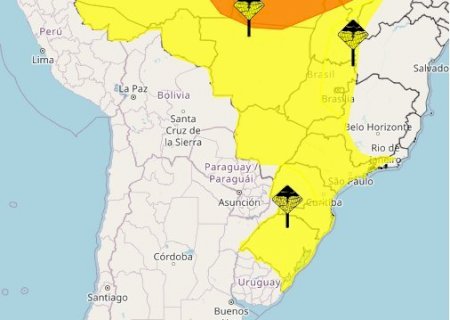 Meteorologia alerta para chuvas intensas com alagamentos e raios