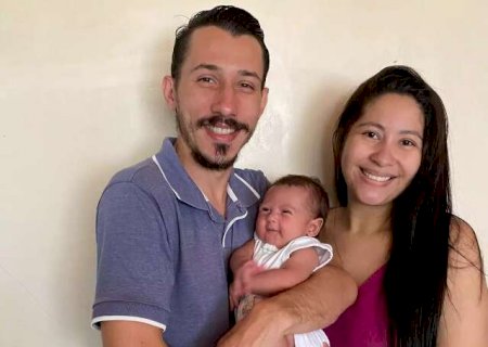 Casal de surdos viveu emo&ccedil;&atilde;o ao ver filho nascer com parto traduzido