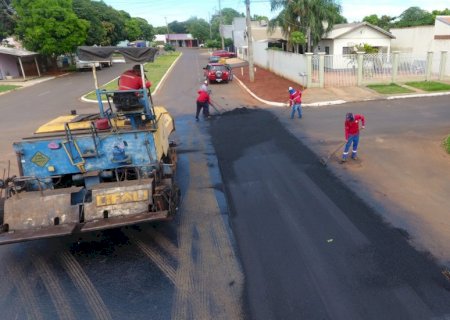 Prefeitura de Iguatemi reinicia recapeamento asfáltico em bairro