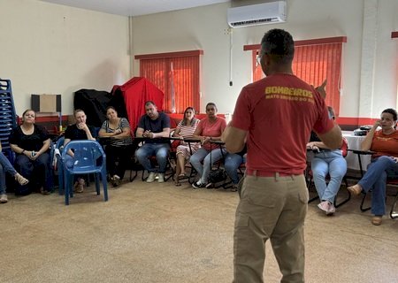 Douradina - Parceria com a Secretaria de Educação, Promove Treinamento com o Corpo de Bombeiros para Professores da Rede Municipal