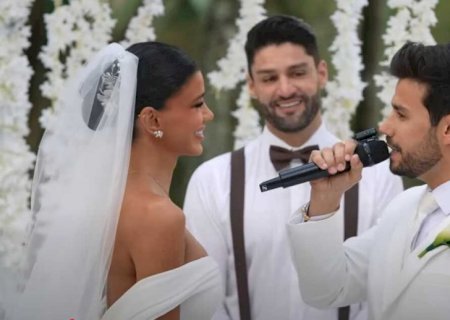 Mariano canta para esposa no altar e emociona fãs (vídeo)