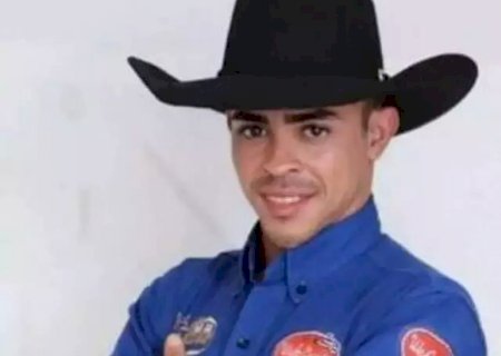 Peão é socorrido em estado grave ao cair de touro e bater a cabeça