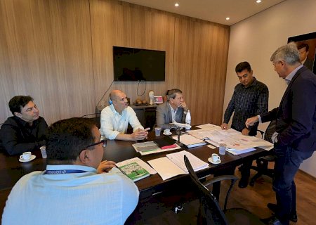 Marçal Filho cobra de presidente da Sanesul solução para buracos abertos pela empresa
