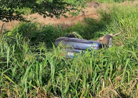 Livramento! Mulheres saem ilesas de capotamento na BR-163, em Rio Brilhante