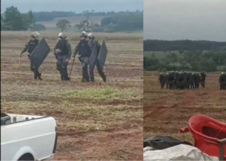 Choque e mais forças da PM tiram 'sem-terras' de fazendas em Itaquiraí