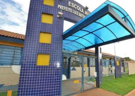 Dourados sobe 21 posições no ranking salarial de professores em MS após reajuste de quase 30%