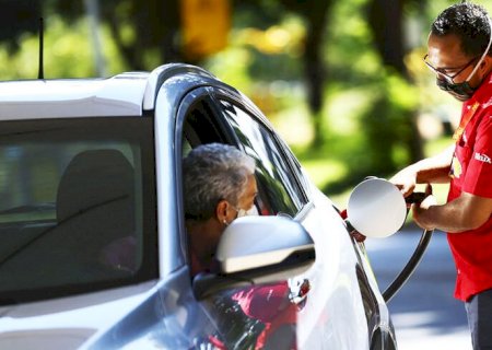 Gasolina, etanol e diesel ficam mais baratos em Dourados