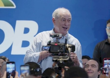 Com a presença de bolsonaristas, Ciro Gomes se filia ao PSDB e associa PT à corrupção e criminalidade