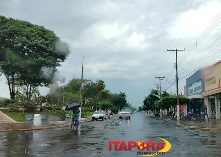Itaporã amanhece sob chuva e céu encoberto neste domingo (27)