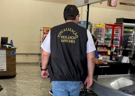 Vigilância Sanitária de Maracaju fiscaliza comércios em combate à venda de bebidas alcoólicas adulteradas
