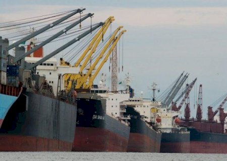 EUA e China ampliam guerra comercial e passam a cobrar novas taxas sobre embarcações