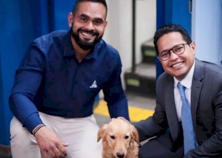Paçoca visita a Câmara e mostra como cães podem auxiliar em terapias para pessoas com autismo