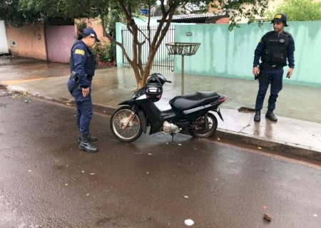Furto termina com motocicleta abandonada na rua e recuperada