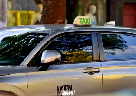 Nova lei permite transferir outorga de táxi e isenta taxa de taxímetro por cinco anos