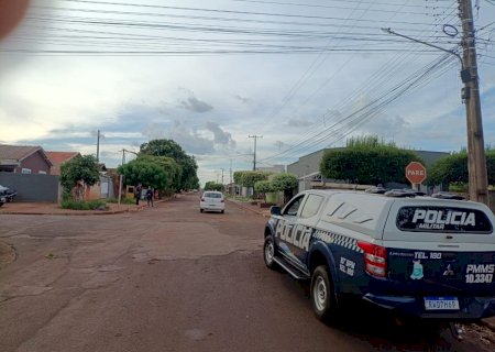 Mulher fica ferida em colisão entre carro e motocicleta em cruzamento de Rio Brilhante