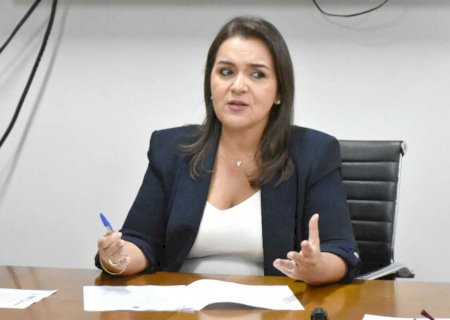 Decreto de Adriane corta salário de centenas de professores