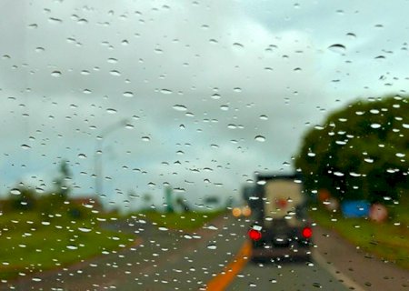 Frente fria e baixa pressão trazem chuva forte e ventos para MS no início de dezembro