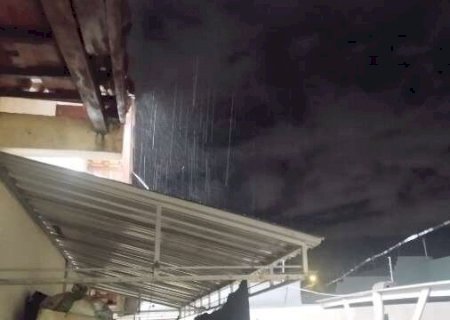 Sob alerta de temporal, domingo termina com chuva em Campo Grande