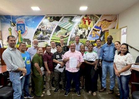 Prefeito Tiago Carbonaro sanciona PCCR e garante valorização histórica aos servidores públicos de Itaporã