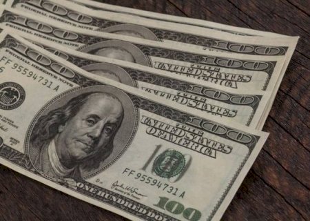 D&oacute;lar fecha a R$ 5,18 e atinge menor cota&ccedil;&atilde;o desde maio de 2024