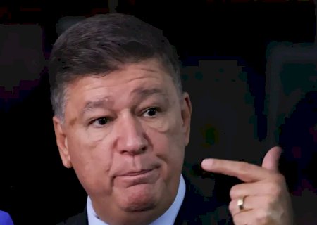 Dino dá 5 dias para senador explicar repasse de emendas à Lagoinha