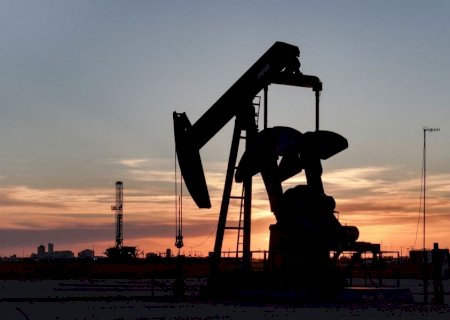 Petróleo sobe 3% e vai a US$ 84 com escalada de conflito no Irã