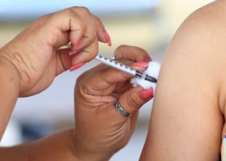 “Quem estiver vacinado estará protegido para o resto da vida', diz infectologista sobre febre amarela
