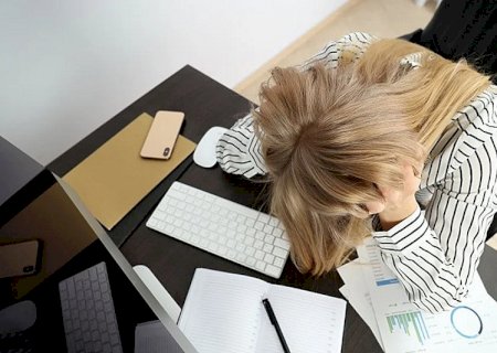 Crise silenciosa: Saúde mental afasta mais de 15 mil trabalhadores em MS