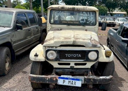 Detran abre leil&atilde;o com Toyota Bandeirante de 1988 e Fazer de 2024