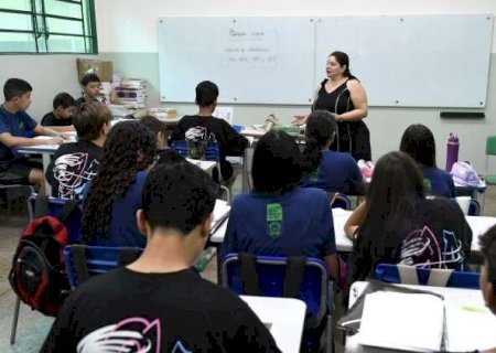 Governo define sal&aacute;rios de professores com valores de at&eacute; R$ 7,6 mil