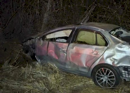Motorista é jogado para fora de carro durante acidente e morre em Costa Rica
