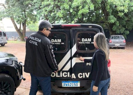 Homem invade delegacia para intimidar mulher após ameaçá-la