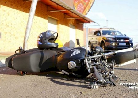 Motociclista sem CNH causa batida em cruzamento e deixa 3 feridos na Mata do Jacinto